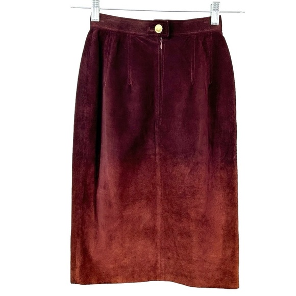 CHANEL Boutique Vintage Burgundy Suede Leather Skirt XS - Picture 5 of 8